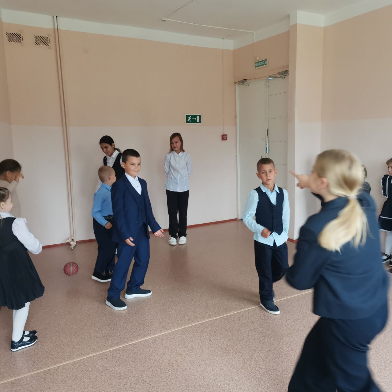 Игры старших ЮИДОВЦЕВ с их маленькими друзьями.